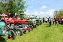 Ausstellung von Oldtimer-Traktoren